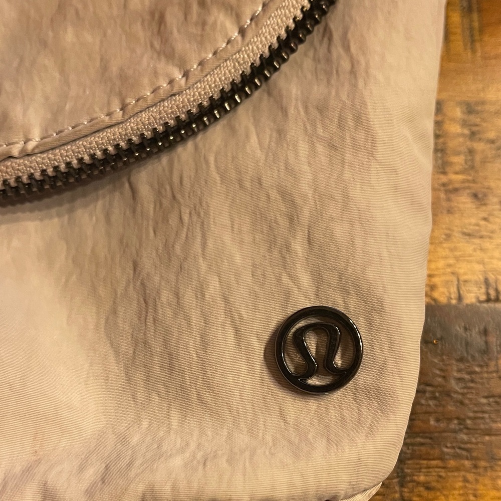Lululemon Athletica Beige Crossbody Bag - Picture 2 of 10